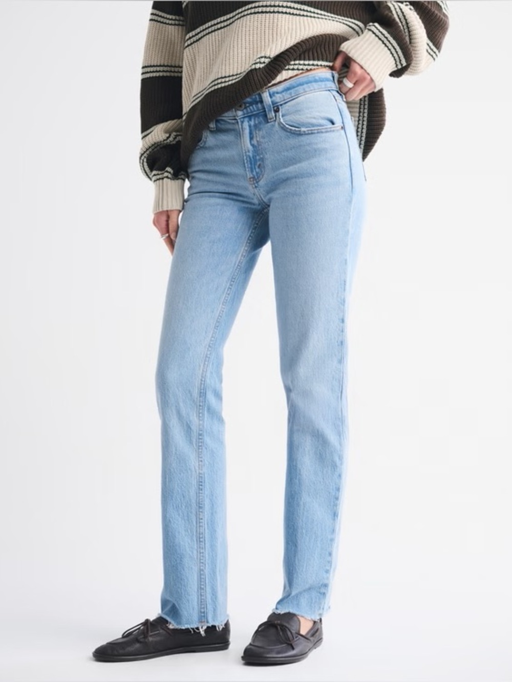 Abercrombie & Fitch Ultra High Rise 90s Straight Raw Hem Jean - 25 short